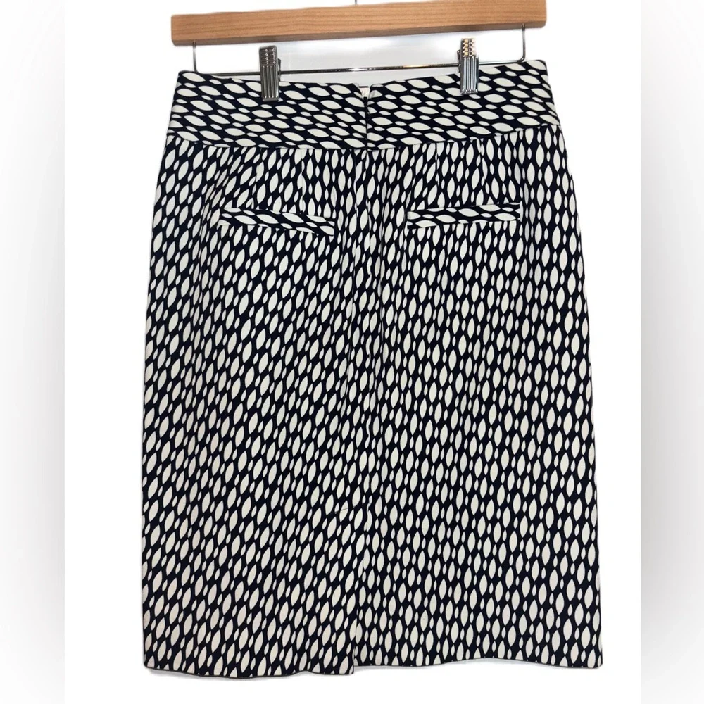 Banana Republic Navy and White Geometric Print Sloan Skirt Size 2